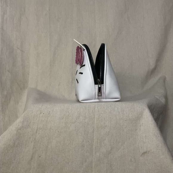 Hello kitty zip pouch - Picture 4 of 7